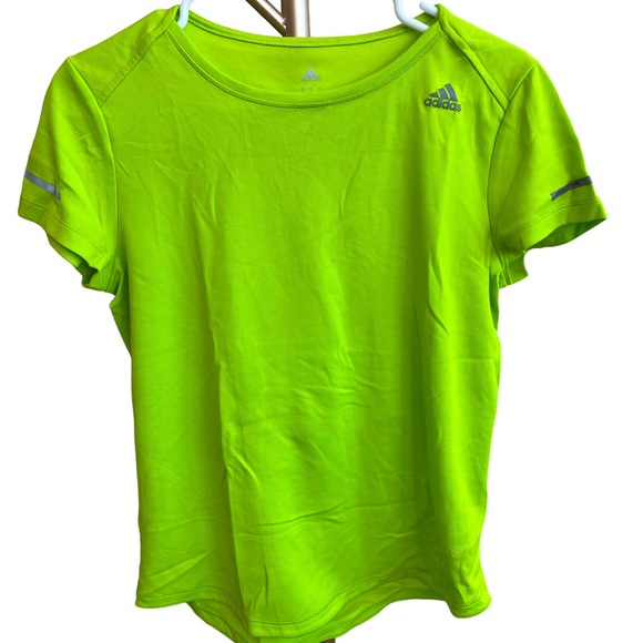 adidas Tops - Adidas med workout shirt